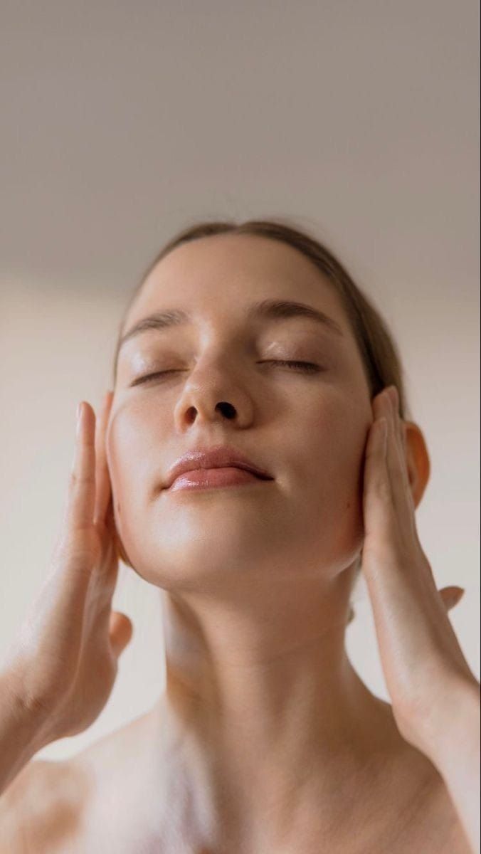 Le tonique visage : un geste clé pour une hydratation renforcée