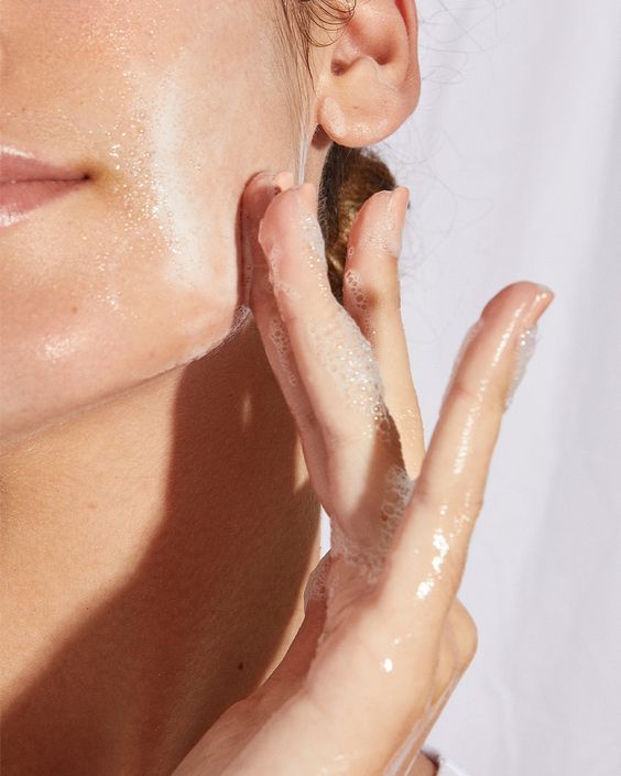 Routine de double nettoyage visage inspirée de la K-beauty française