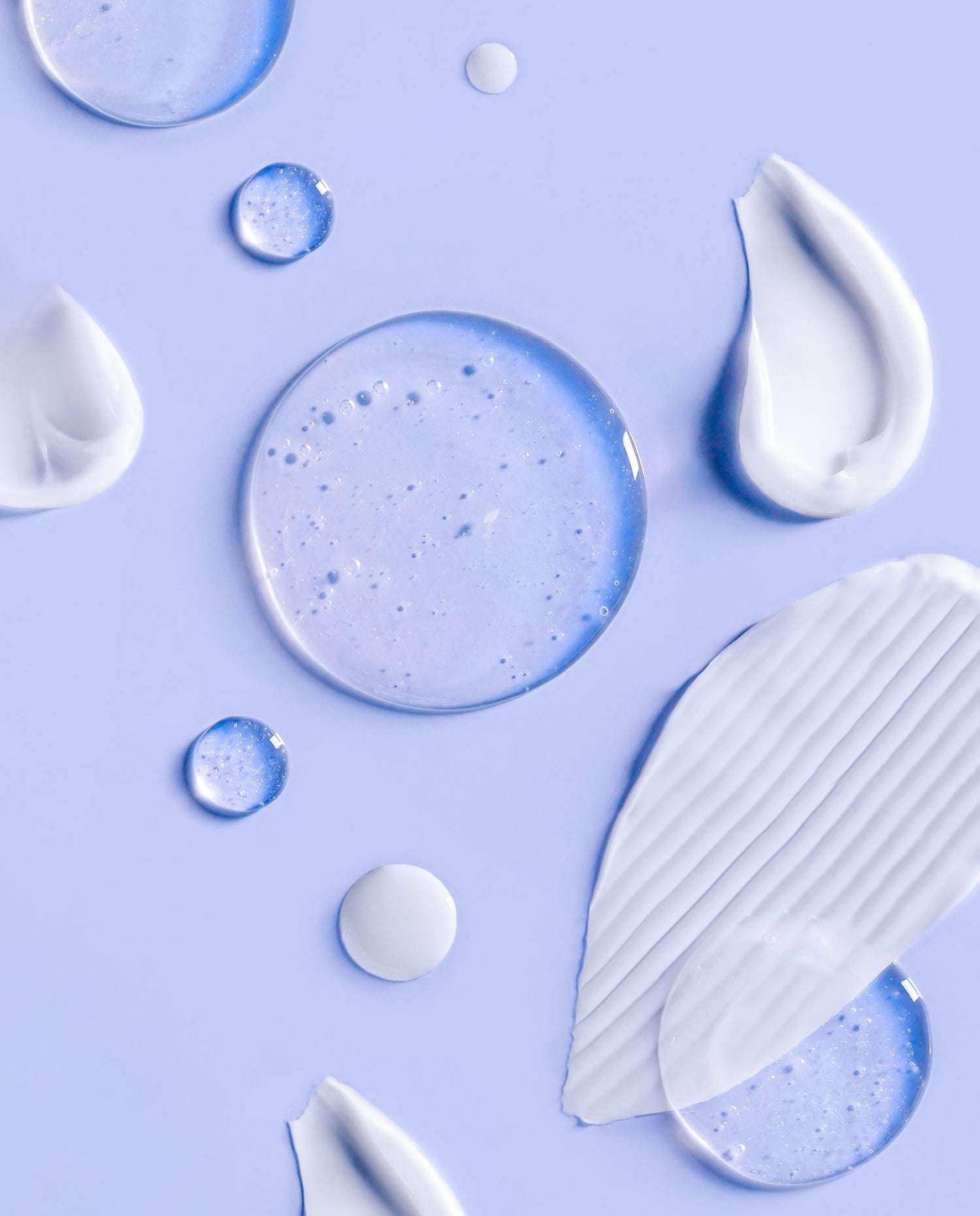 Routine beauté minimaliste Pier Augé : gamme de produits de soins visage made in France sur fond épuré